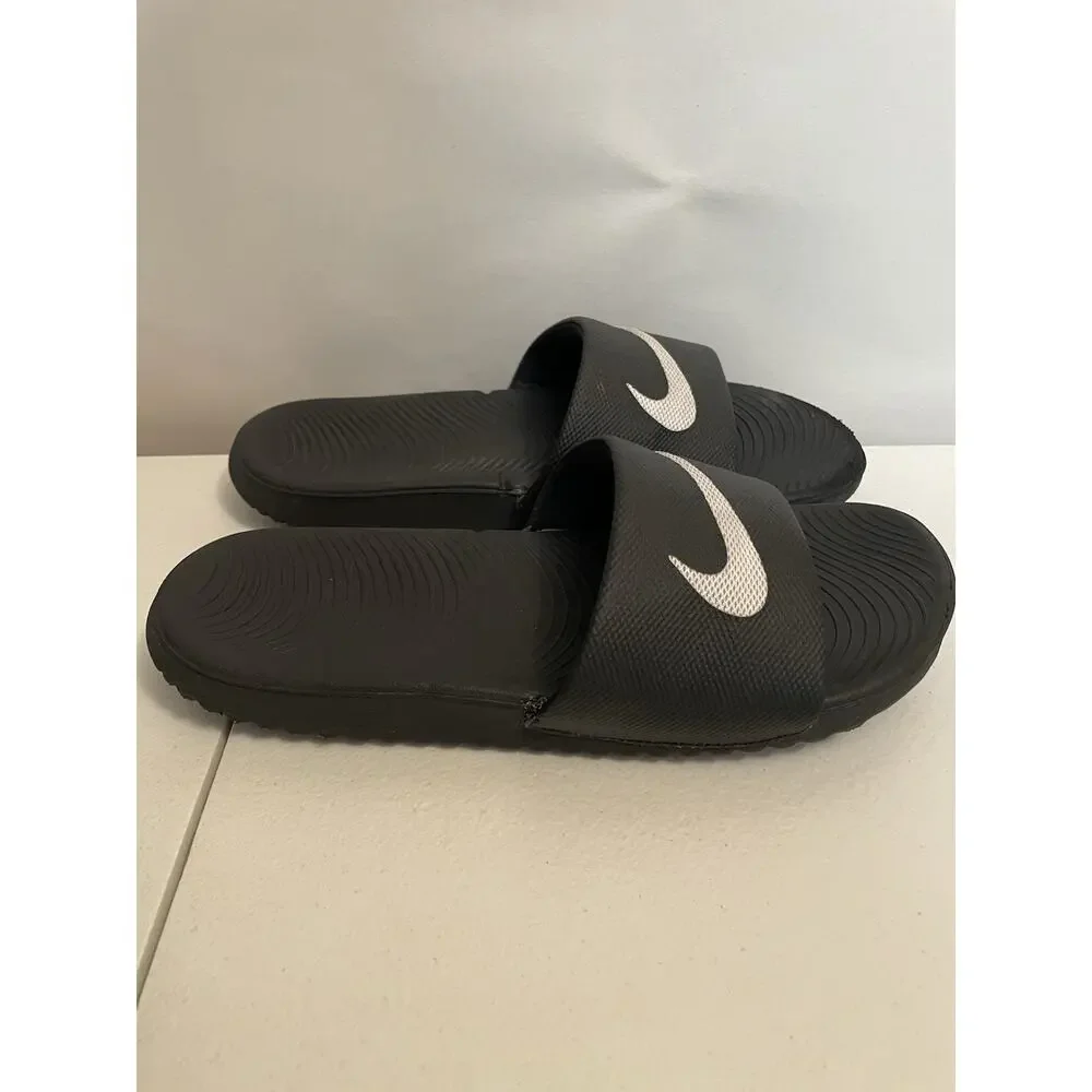 NIKE black slides youth sandals Slip on‎ Size 5Y beach pool shoes flip flops